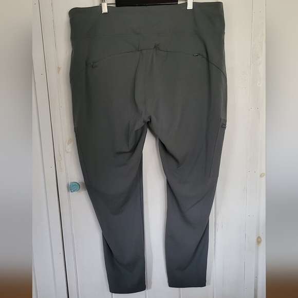 Athleta Headlands Hybrid Cargo II Tight Legging - Picture 4 of 12